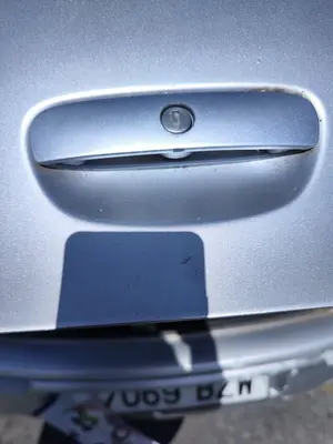 Foto de MANETA EXTERIOR MALETERO / PORTON VOLKSWAGEN POLO IV (9N1) 1.4 16V (75 CV / 55 KW)