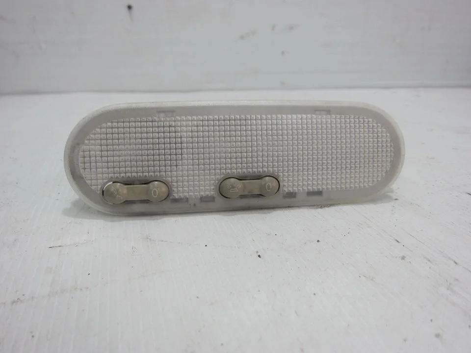 Foto de LUZ INTERIOR RENAULT CLIO III 1.5 dCi Diesel (106 CV / 78 KW) referencia 8200073231