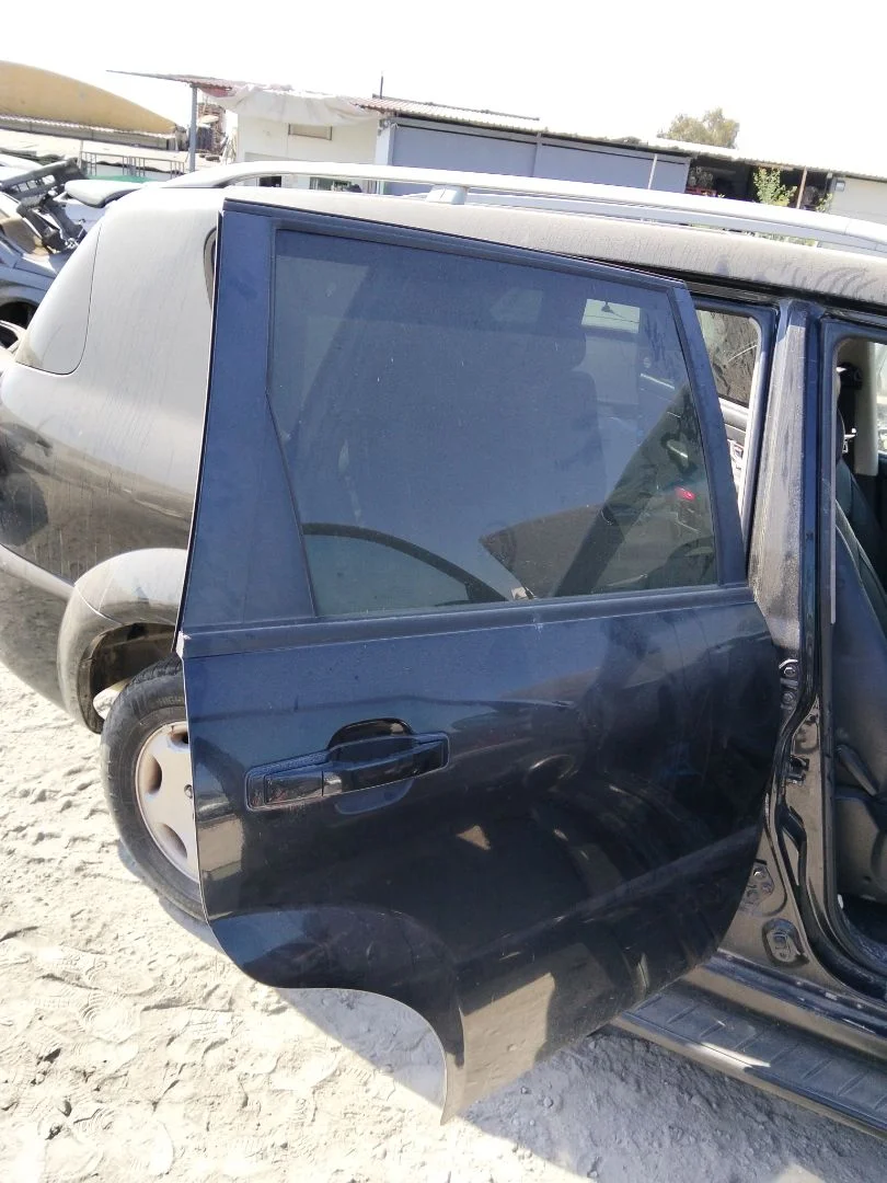 Foto de PUERTA TRASERA DERECHA SSANGYONG REXTON 2.7 Turbodiesel CAT (160 CV / 118 KW)