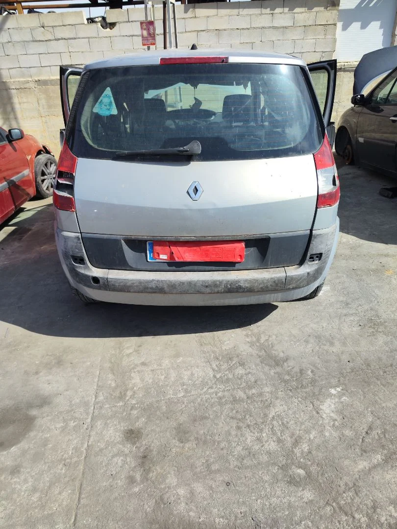 Foto de PORTON TRASERO RENAULT SCENIC II 1.5 dCi Diesel (101 CV / 74 KW) referencia 7751474296