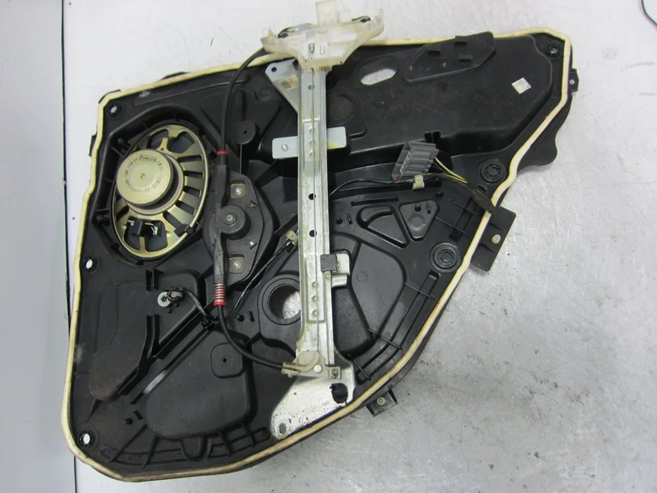 Foto de ELEVALUNAS TRASERO IZQUIERDO FORD FIESTA (CBK) 1.3 CAT (69 CV / 51 KW) referencia 2S61A045H23A