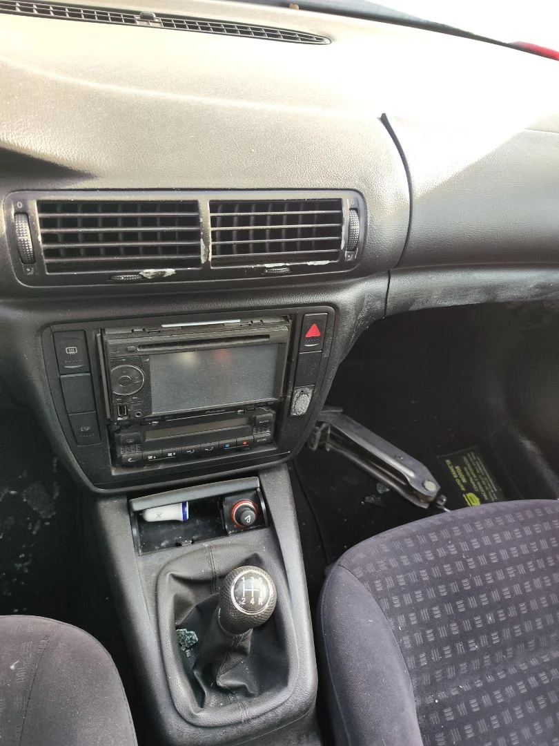 Foto de CONSOLA CENTRAL VOLKSWAGEN PASSAT BERLINA (3B3) 1.9 TDI (131 CV / 96 KW)