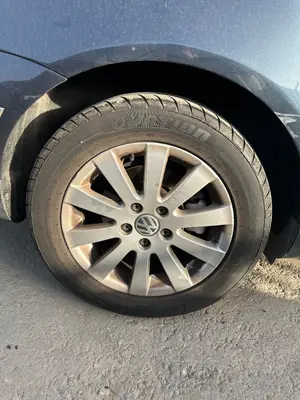 Foto de LLANTA VOLKSWAGEN PASSAT BERLINA (3C2) 2.0 TDI (140 CV / 103 KW) referencia 3C0601025BLFKZ