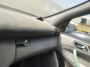 Foto de GUANTERA MERCEDES-BENZ CLASE C (BM 203) BERLINA 2.2 CDI CAT (143 CV / 105 KW)