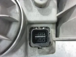 Foto de FARO DERECHO HYUNDAI H-1 STAREX () 2.5 Turbodiesel (99 CV / 73 KW) referencia 921024AXXX foto 5
