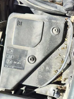 Foto de CAJA RELES / FUSIBLES RENAULT MEGANE II BERLINA 5P 1.5 dCi Diesel (101 CV / 74 KW)