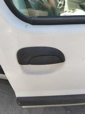 Foto de MANETA EXTERIOR DELANTERA IZQUIERDA RENAULT KANGOO I (F/KC0) 1.9 dCi Diesel CAT (84 CV / 62 KW)