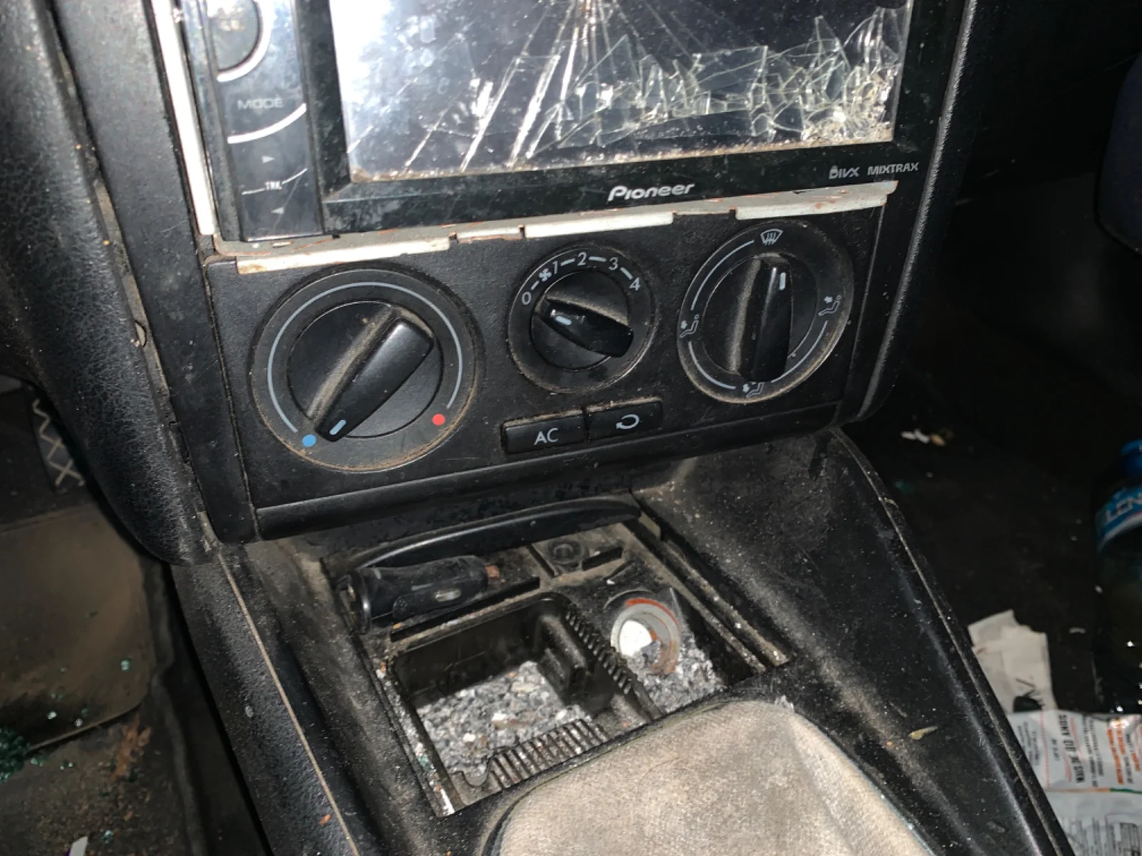 Foto de MANDO CALEFACCION / AIRE ACONDICIONADO VOLKSWAGEN GOLF IV BERLINA (1J1)(10.1997) 1.9 TDI (101 CV / 74 KW) referencia 1J0820045K