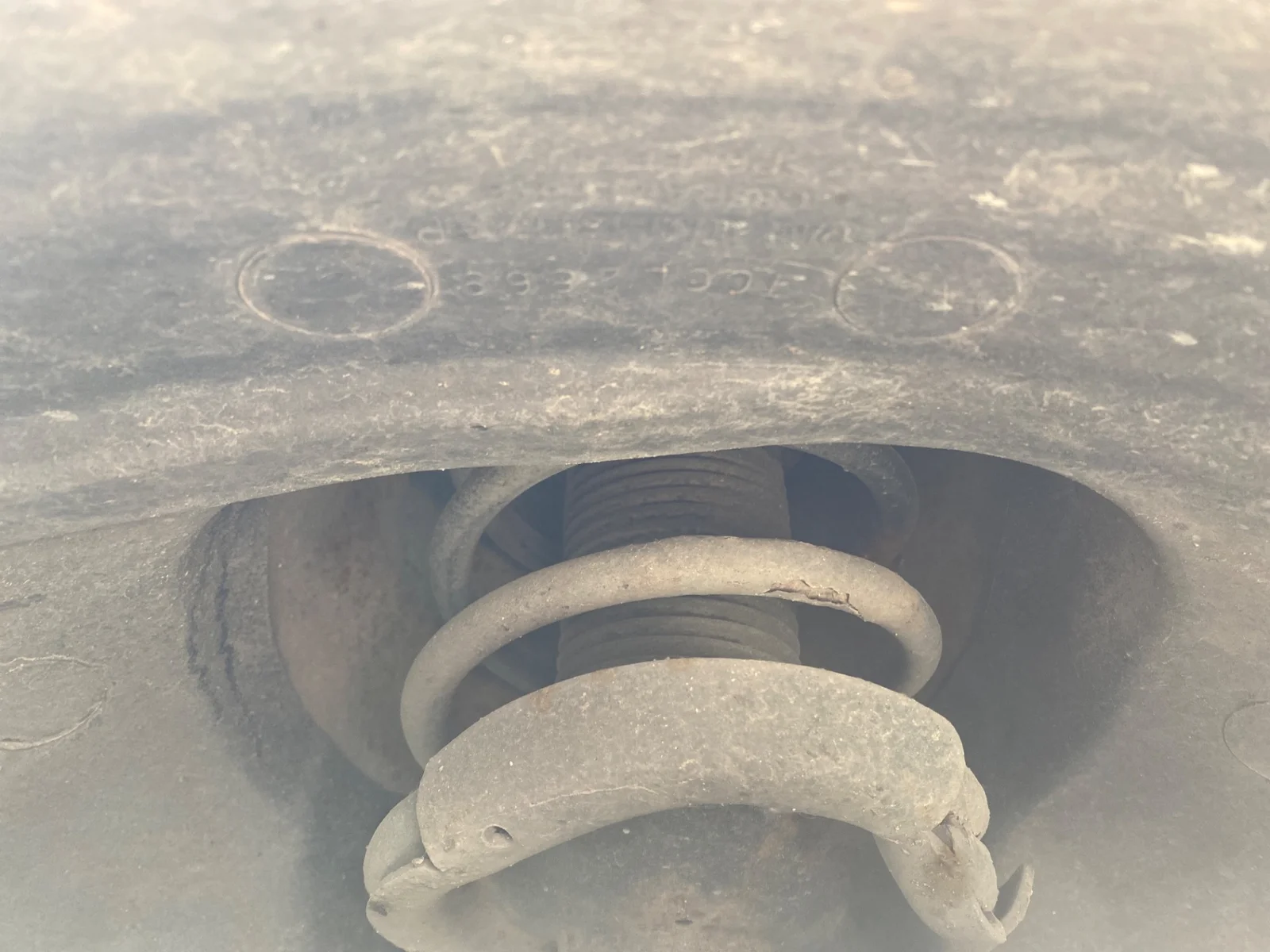 Foto de AMORTIGUADOR DELANTERO IZQUIERDO FORD FOCUS SPORTBREAK (CB4)