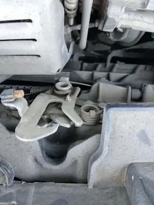 Foto de CERRADURA CAPO CITROEN C4 CACTUS 1.2 12V VTi (82 CV / 60 KW)