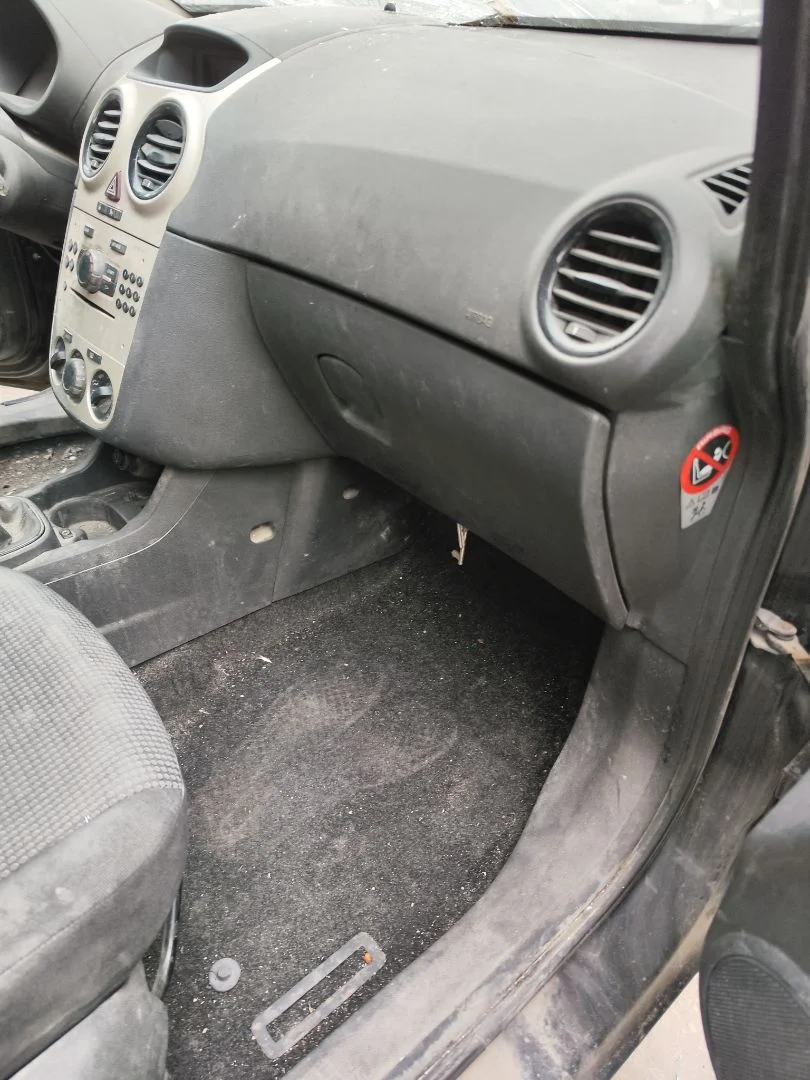 Foto de GUANTERA OPEL CORSA D 1.3 16V CDTI (75 CV / 55 KW)