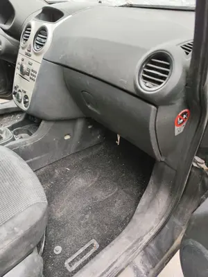Foto de GUANTERA OPEL CORSA D 1.3 16V CDTI (75 CV / 55 KW)
