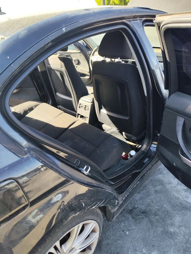 Foto de GOMAS CONTORNO PUERTA BMW SERIE 3 BERLINA (E90) 2.0 16V Diesel (163 CV / 120 KW)
