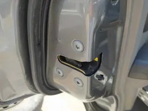 Foto de CERRADURA PUERTA TRASERA IZQUIERDA NISSAN X-TRAIL (T30) 2.2 16V Turbodiesel CAT (114 CV / 84 KW) referencia 80553AA300