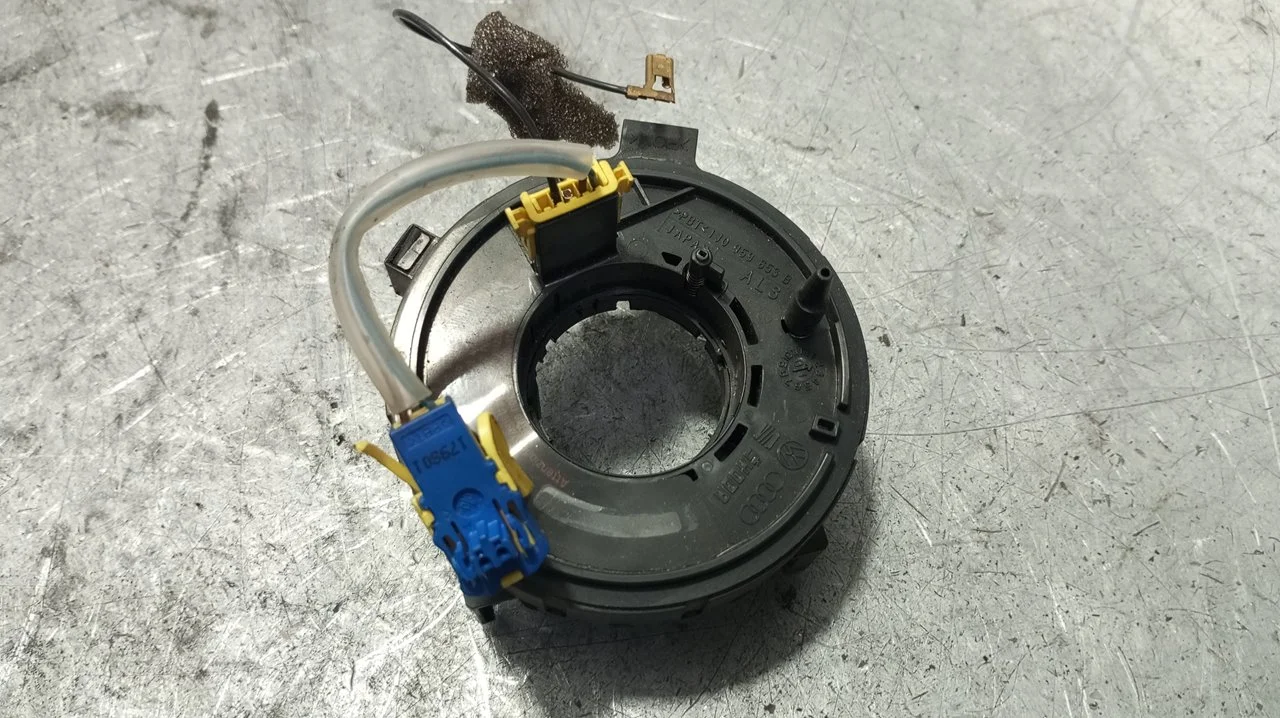 Foto de ANILLO AIRBAG AUDI A3 (8L) 1.6 (102 CV / 75 KW) referencia 1J0959653