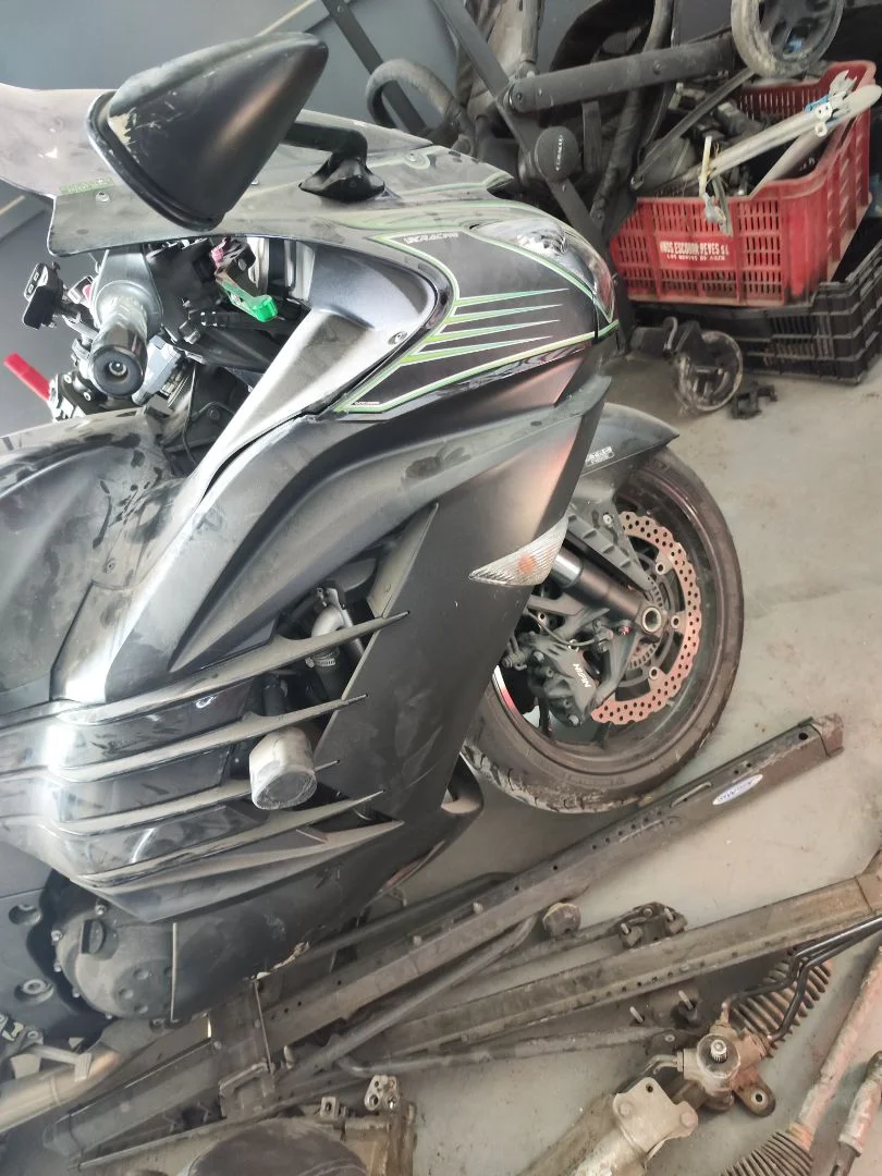Foto de FRONTAL DERECHO KAWASAKI ZZR 1400 1441 cm3 - 147.2 kW (0 CV / 0 KW)