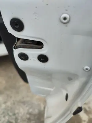 Foto de CERRADURA PUERTA DELANTERA DERECHA RENAULT CLIO III 1.5 dCi Diesel FAP (75 CV / 55 KW)