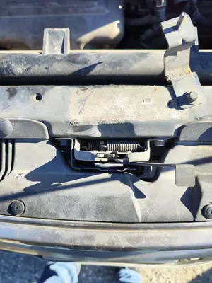 Foto de CERRADURA CAPO KIA CARENS (RS) 1.8 16V CAT (126 CV / 93 KW)
