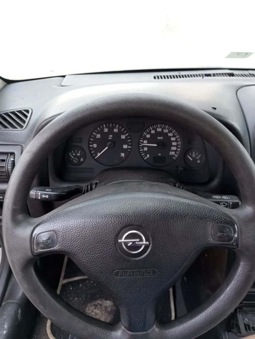 Foto de VOLANTE OPEL ASTRA G BERLINA 1.7 16V DTI CAT (Y 17 DT / LR6) (75 CV / 55 KW) referencia 90437296