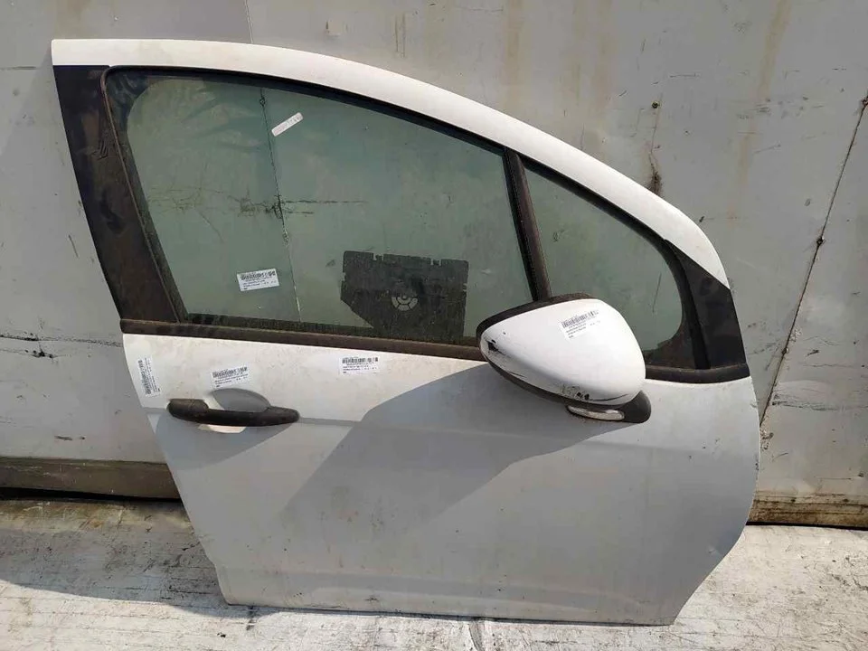 Foto de PUERTA DELANTERA DERECHA CITROEN C3 1.4 HDi (68 CV / 50 KW)