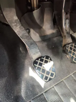 Foto de PEDAL EMBRAGUE VOLKSWAGEN POLO IV (9N1) 1.4 16V (75 CV / 55 KW)