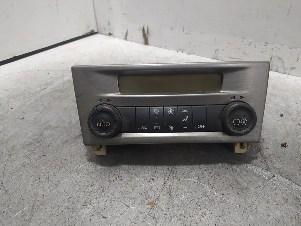 Foto de MANDO CALEFACCION / AIRE ACONDICIONADO RENAULT LAGUNA II (BG0) 1.9 dCi Diesel (120 CV / 88 KW) referencia 8200001901