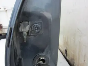 Foto de PUERTA TRASERA DERECHA VOLKSWAGEN POLO III BERLINA (6N2) 1.4 16V (75 CV / 55 KW) foto 11