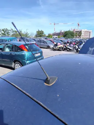 Foto de ANTENA BMW SERIE 1 BERLINA (E81/E87) 2.0 16V Diesel CAT (122 CV / 90 KW)