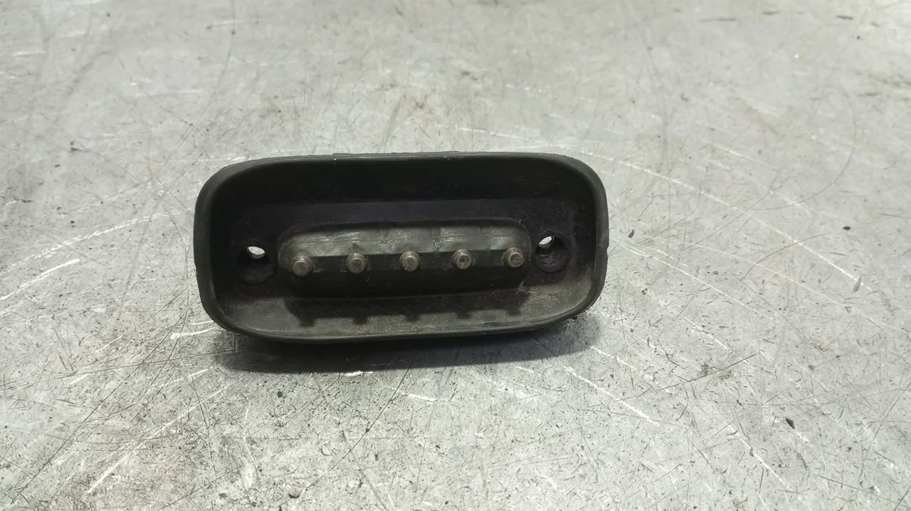 Foto de INTERRUPTOR MERCEDES-BENZ SPRINTER FURGÓN (901-904) 2.9 Turbodiesel (102 CV / 75 KW) referencia 6398200654