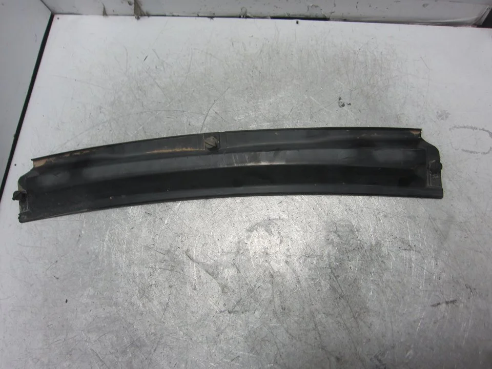 Foto de MOLDURA BMW SERIE 3 BERLINA (E46) 3.0 24V Turbodiesel CAT (184 CV / 135 KW) referencia 64318363423
