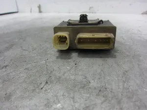 Foto de CAJA PRECALENTAMIENTO PEUGEOT 207 1.4 HDi FAP (68 CV / 50 KW) referencia 9652021180 foto 4