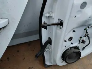 Foto de PUERTA TRASERA DERECHA VOLKSWAGEN GOLF VII (5G1/BE1) 2.0 TDI (184 CV / 135 KW) foto 4
