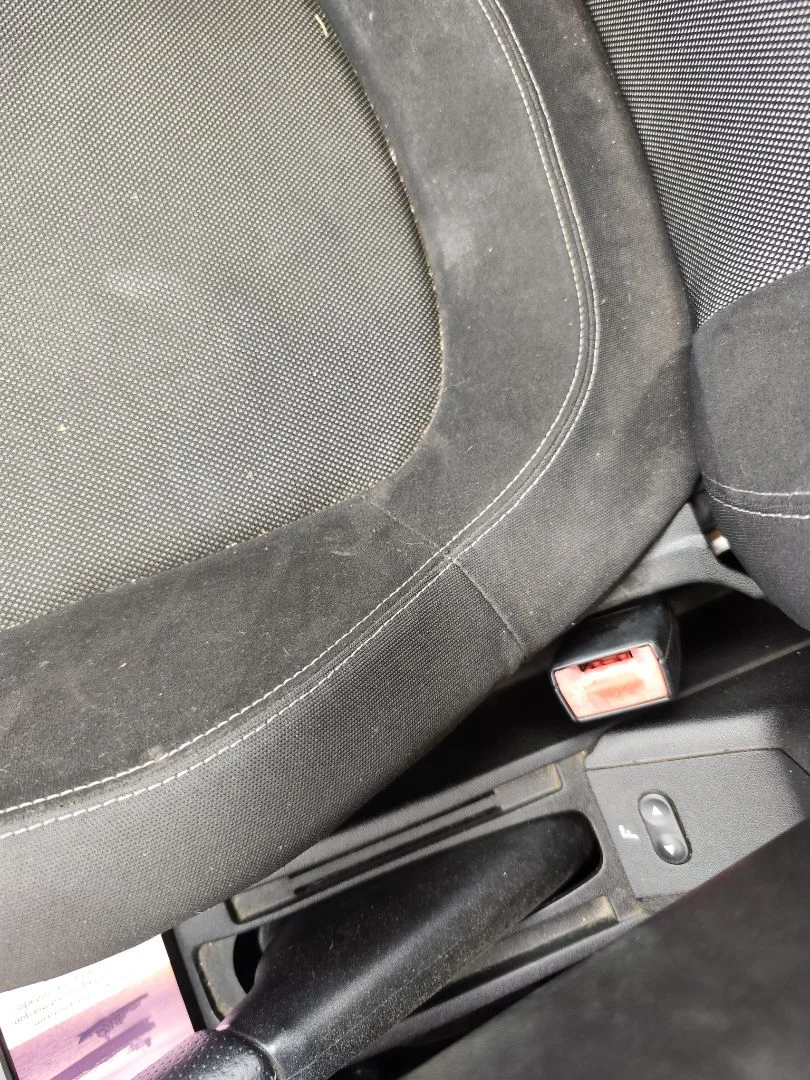 Foto de ENGANCHE CINTURON DELANTERO DERECHO FIAT GRANDE PUNTO (199) 1.4 (95 CV / 70 KW)