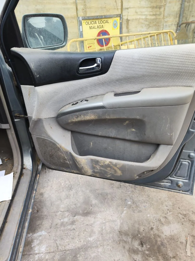 Foto de GUARNECIDO PUERTA DELANTERA DERECHA KIA CARNIVAL 2.9 CRDi CAT (185 CV / 136 KW) referencia 823024D045AD6