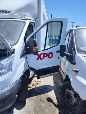Foto de PUERTA DELANTERA IZQUIERDA FORD TRANSIT CHASIS CABINA (TTG) 2.0 TDCi CAT (170 CV / 125 KW) foto 2