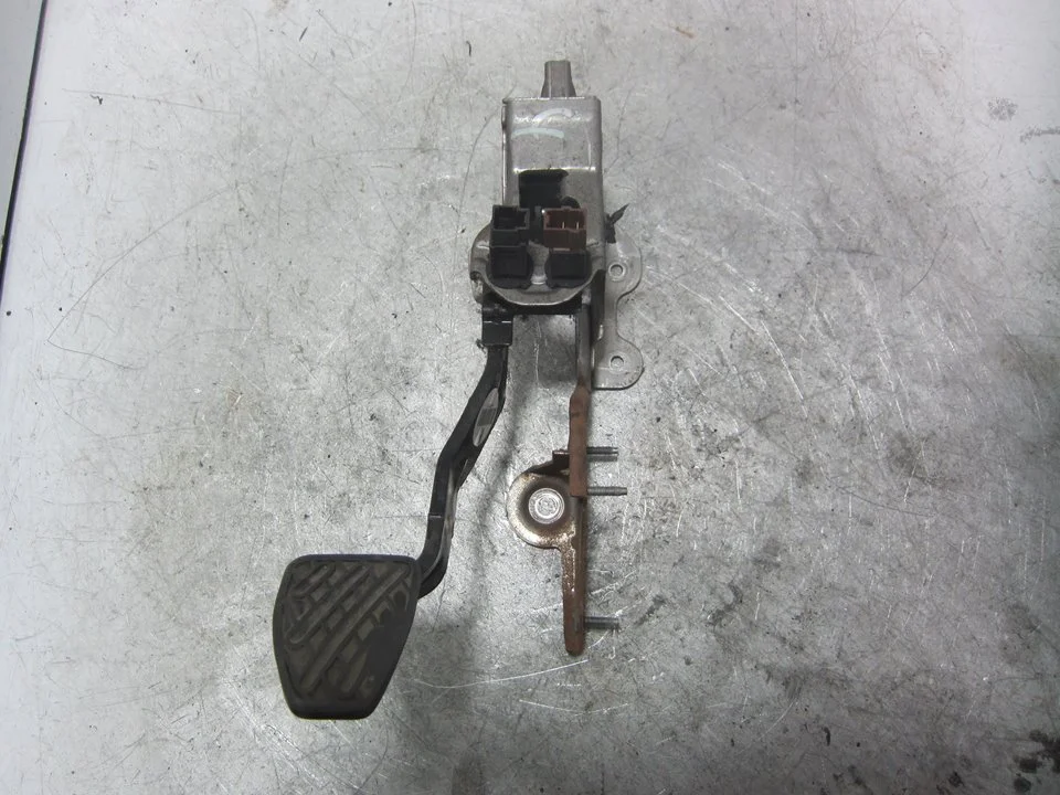 Foto de PEDAL FRENO NISSAN QASHQAI (J10) 2.0 16V CAT (141 CV / 104 KW)