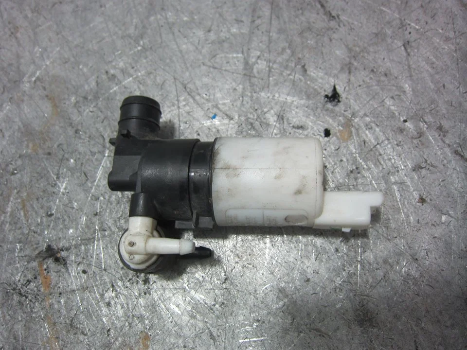 Foto de BOMBA LIMPIA RENAULT CLIO III 1.5 dCi Diesel (68 CV / 50 KW) referencia 8200067015