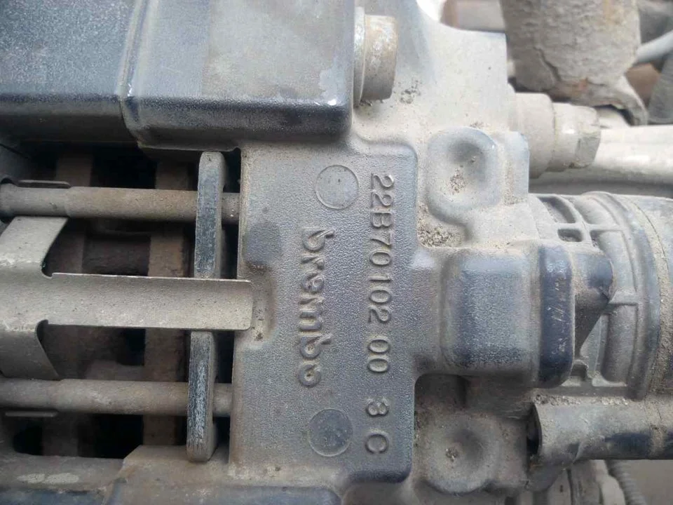 Foto de PINZA DE FRENO TRASERA DERECHA TESLA MODEL S eléctrico 270 kW (367 CV / 270 KW) referencia 22B70102003C