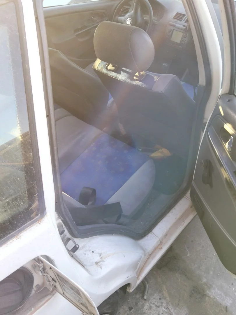 Foto de GOMAS CONTORNO PUERTA SEAT IBIZA (6K1) 1.9 TDI (90 CV / 66 KW)