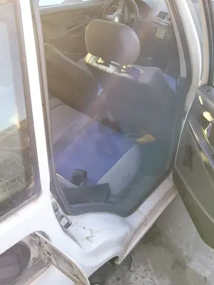 Foto de GOMAS CONTORNO PUERTA SEAT IBIZA (6K1) 1.9 TDI (90 CV / 66 KW)