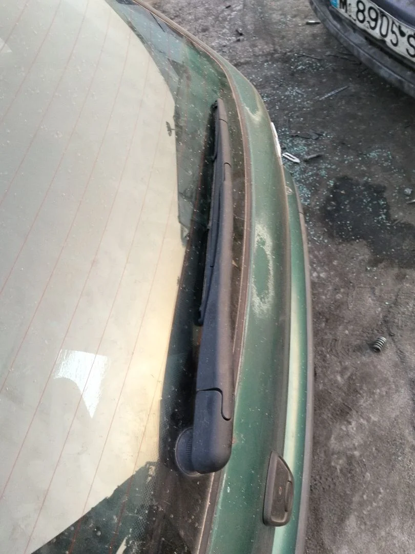 Foto de BRAZO LIMPIA TRASERO PEUGEOT 106 (S2) 1.1 (60 CV / 44 KW)