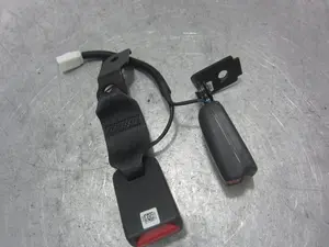 Foto de ENGANCHE CINTURON TRASERO DERECHO HYUNDAI I20 (GB) 1.2 16V CAT (84 CV / 62 KW) referencia 88401810060703