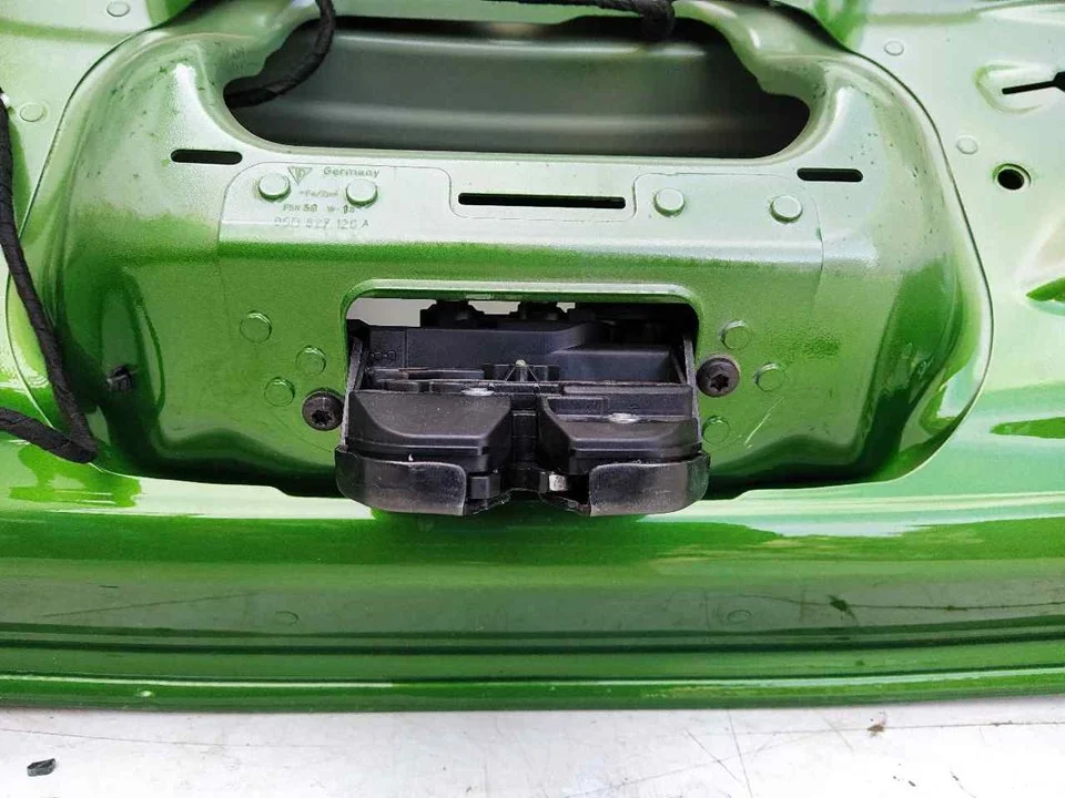 Foto de CERRADURA MALETERO / PORTON PORSCHE MACAN (95BA) referencia 95B827505
