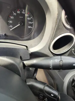 Foto de MANDO MULTIFUNCION CITROEN BERLINGO FURGÓN 1.6 16V HDi FAP (90 CV / 66 KW) foto 5