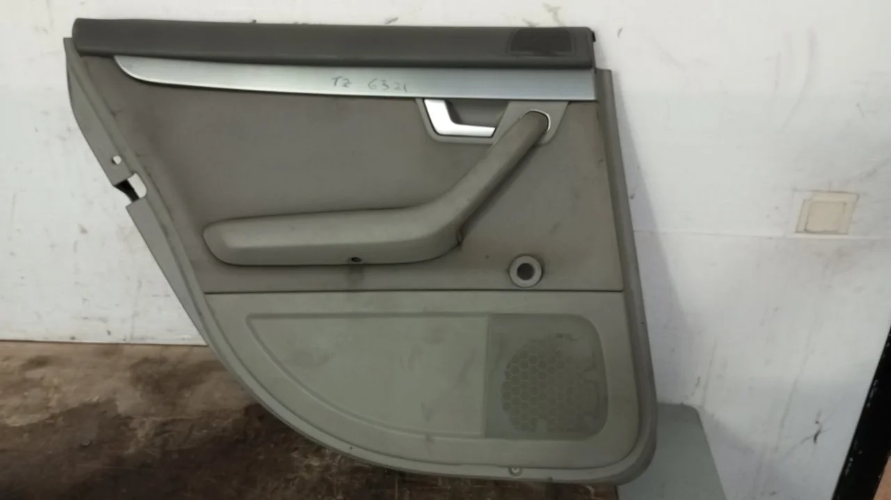 Foto de GUARNECIDO PUERTA TRASERA IZQUIERDA AUDI A4 AVANT (8E) 1.9 TDI (116 CV / 85 KW) referencia 8E0867305