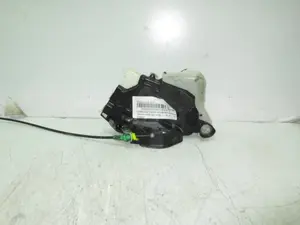 Foto de CERRADURA PUERTA DELANTERA IZQUIERDA TOYOTA YARIS (P13) 1.5 16V CAT (Híbrido) (75 CV / 55 KW) referencia POMGL2