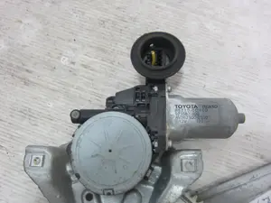 Foto de ELEVALUNAS TRASERO IZQUIERDO TOYOTA AURIS (E15) 1.4 Turbodiesel CAT (90 CV / 66 KW) referencia 857100D100 foto 5