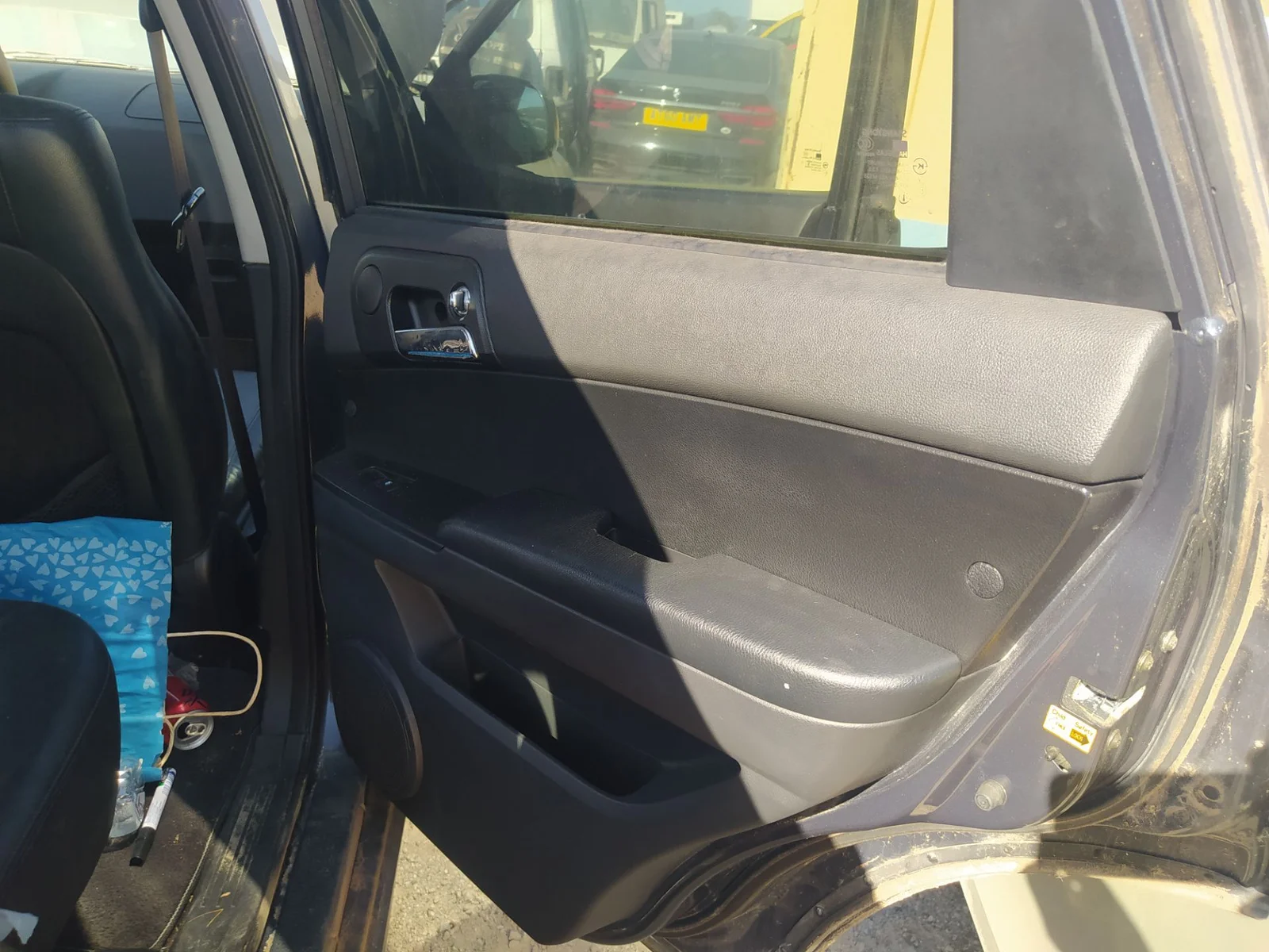 Foto de GUARNECIDO PUERTA TRASERA DERECHA SSANGYONG ACTYON 2.0 TD CAT (141 CV / 104 KW)
