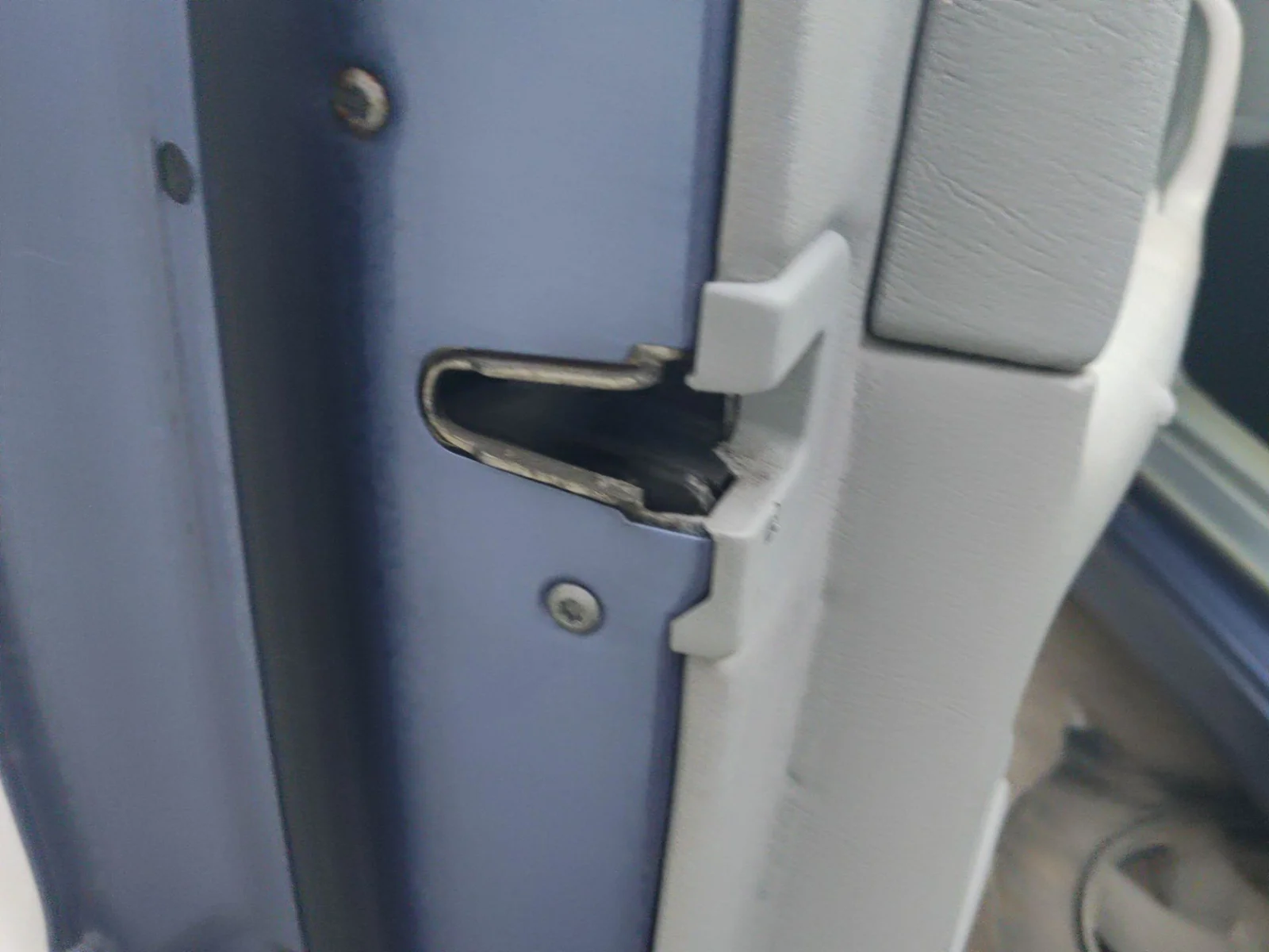 Foto de CERRADURA PUERTA DELANTERA IZQUIERDA MERCEDES-BENZ CLK (BM 208) CABRIO 3.2 V6 18V CAT (218 CV / 160 KW) referencia A2087200135