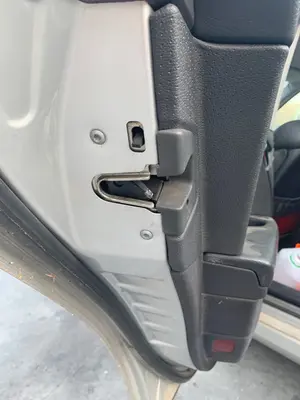 Foto de CERRADURA PUERTA TRASERA IZQUIERDA MERCEDES-BENZ CLASE E (BM 211) BERLINA 2.7 CDI CAT (177 CV / 130 KW) referencia A2117300635